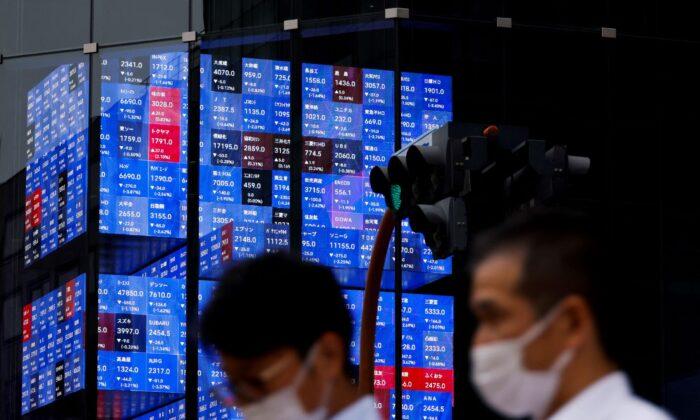 Stocks and Euro Slip Ahead of Key US Inflation Data