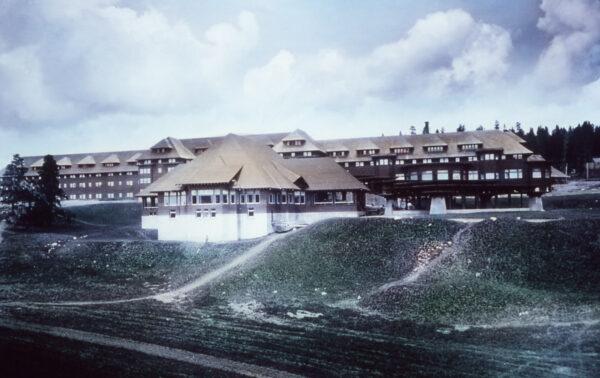 Historical photo of Canyon Hotel. (Yellowstone National Park Photo Archives)