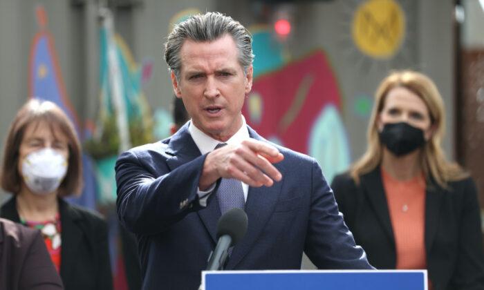 Newsom Signs Legislation Allowing Doctors in California to Face Discipline for ‘Misinformation’
