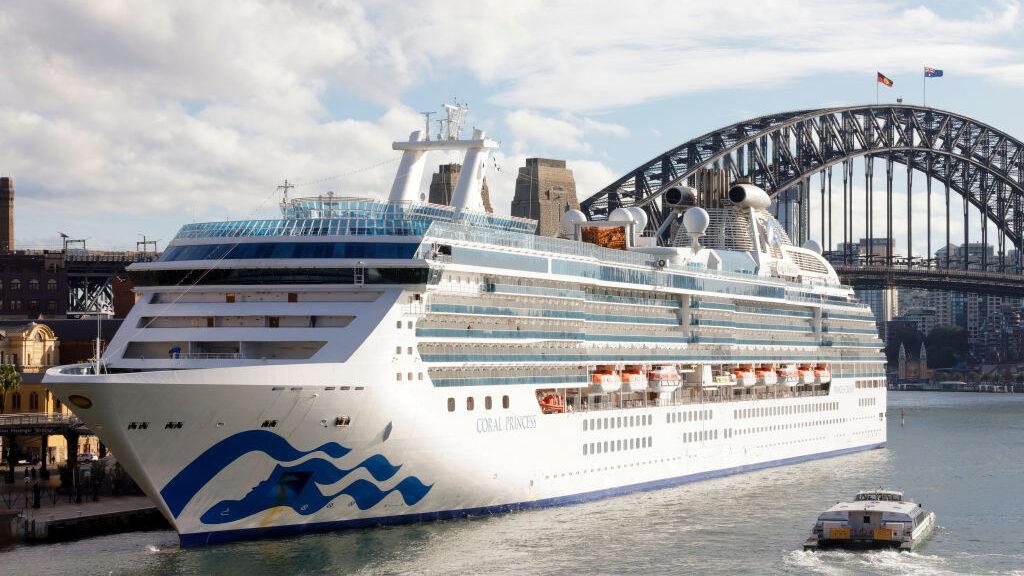 COVID-Hit Cruise Ship Docks in Sydney, Infected Not Allowed to Disembark
