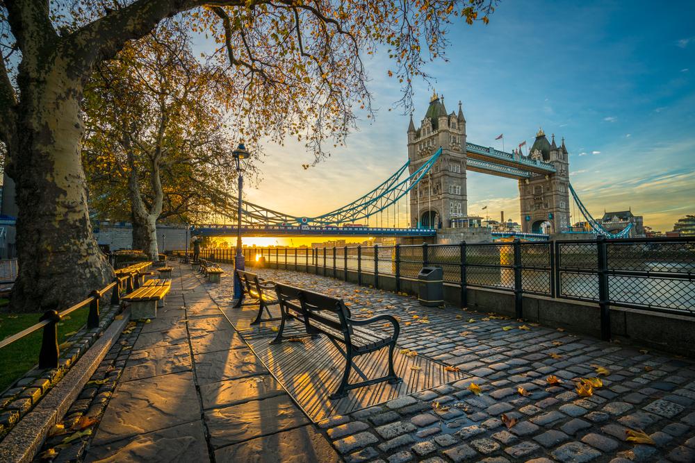 Sunrise over Tower Bridge and the Thames River. (Pajor Pawel/Shutterstock)