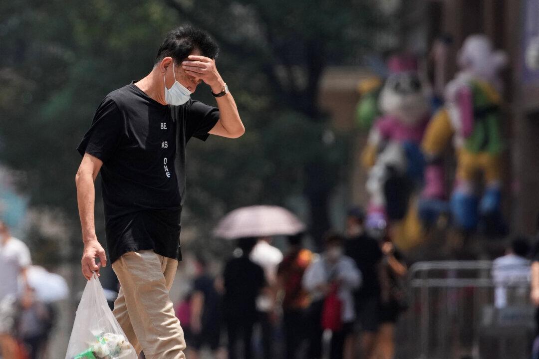 Record-Breaking Heat Wave Grips China, Affecting 900 Million People