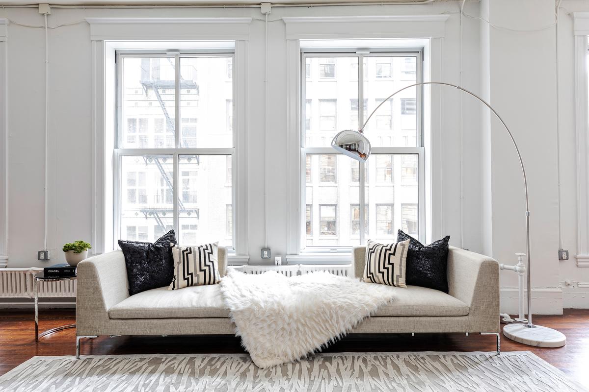 Accents such as an area rug and toss pillows help to create a modern setting. (Handout/TNS)
