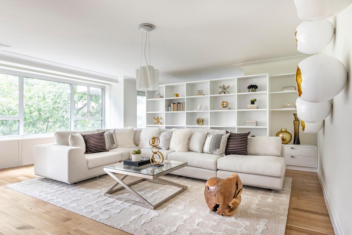 White upholstered pieces and white accents help to create an open and inviting living space. (Scott Morris/TNS)