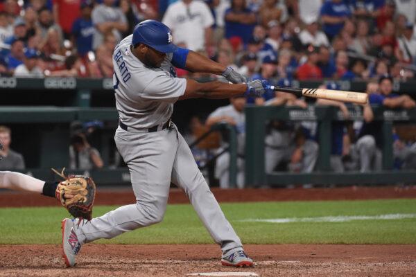 Hanser Alberto #17 of the Los Angeles Dodgers hits the go-ahead, RBI single against the St. Louis Cardinals in the ninth inning at Busch Stadium, in St Louis, on July 13, 2022. (Joe Puetz/Getty Images)