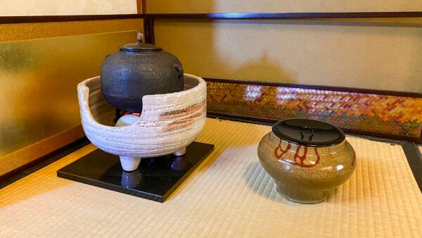 A hot water pot and a cold water pot during a Japanese tea demonstration at Hakone Gardens on July 7, 2022. (Ilene Eng/NTD Television)