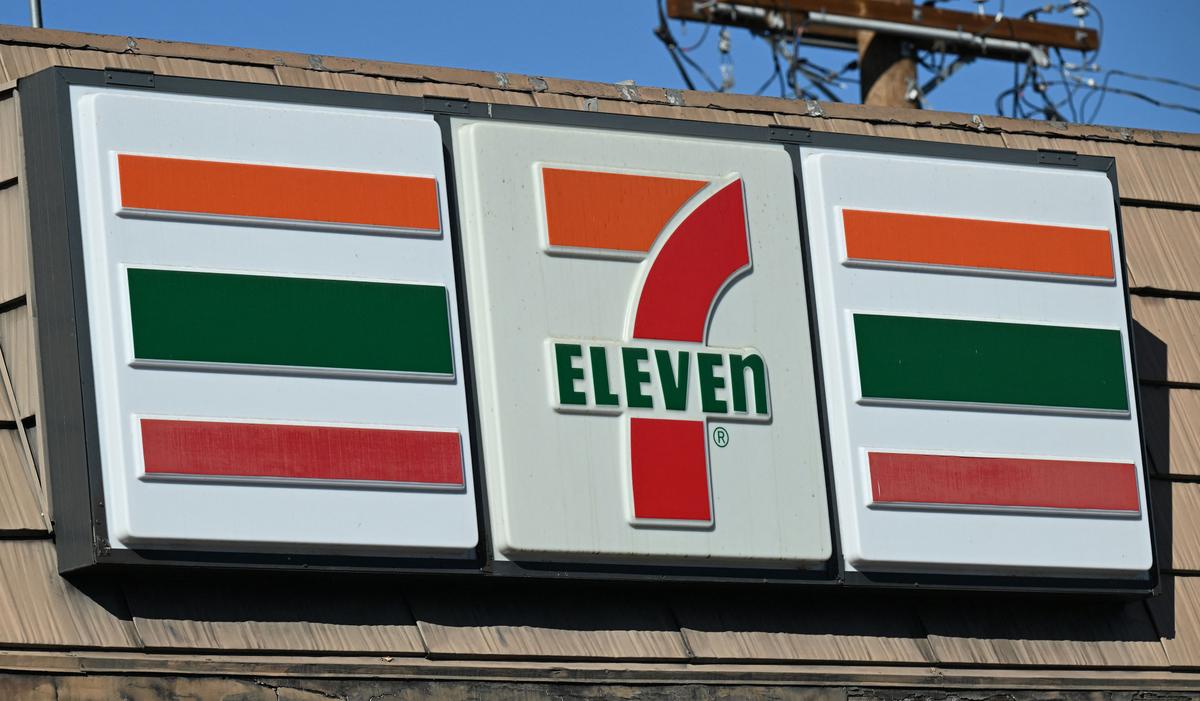 Los Angeles Police Look for Suspects After Series of 7-Eleven Stores Robbed Overnight
