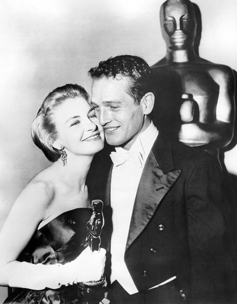 Joanne Woodward on March 27, 1958, with her husband, Paul Newman, after winning the Academy Award for Best Actress. (Dave Cicero/International News/AFP via Getty Images)