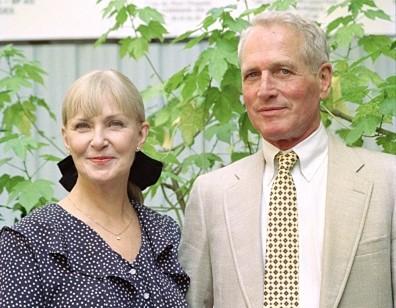 Joanne Woodward and Paul Newman pose on August 23, 1989, in Paris. The Newman couple were in Paris for the shooting of James Ivory's film "Mr. and Mrs. Bridges." (Jean-Pierre Muller/AFP via Getty Images)
