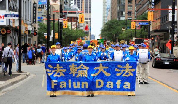 A band consisting of Falun Gong adherents take part in a 1,200-strong parade through downtown Toronto on July 17, 2022, marking the 23rd year of the Chinese Communist Party's persecution of the spiritual practice. (Evan Ning/The Epoch Times)