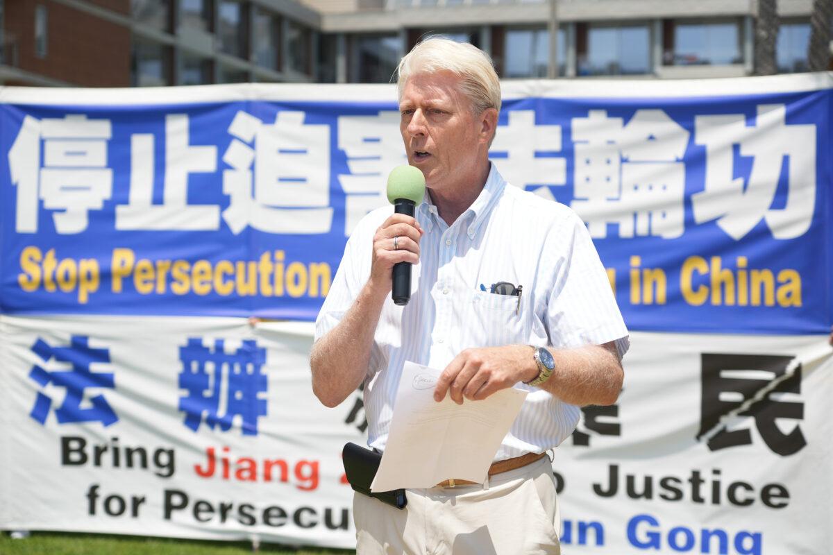 Dr. Dana Churchill, the U.S. West Coast delegate of Doctors Against Forced Organ Harvesting, speaks at a rally to raise awareness of the CCP persecution of Falun Gong in Santa Monica, Calif., on July 17, 2022. (Debora Cheng/The Epoch Times)