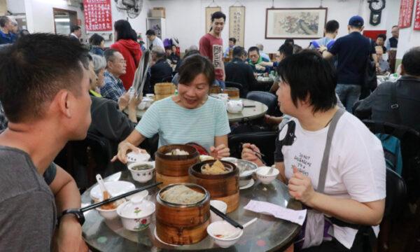 Lin Heung Tea House which was opened in 1927, provides traditional dim sum. Diners enjoying their meals in March 2019. (TM Chan/The Epoch Times)