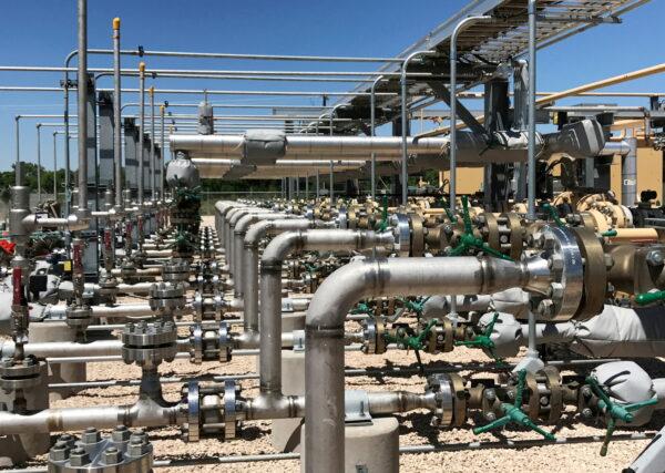 Equipment used to process carbon dioxide, crude oil, and water is seen at an Occidental Petroleum Corp enhanced oil recovery project in Hobbs, New Mexico, on May 3, 2017. (Ernest Scheyder/Reuters)