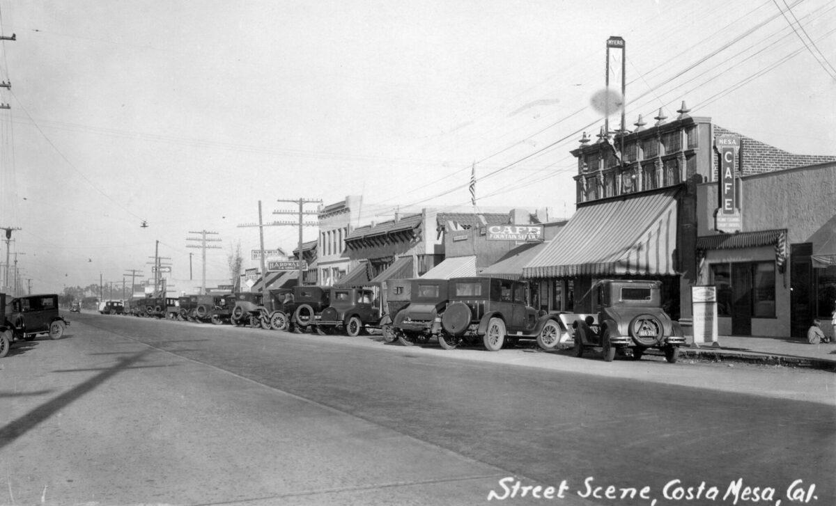 Newport Blvd., in Costa Mesa, Calif., circa 1927. (Photo courtesy Orange County Archives)