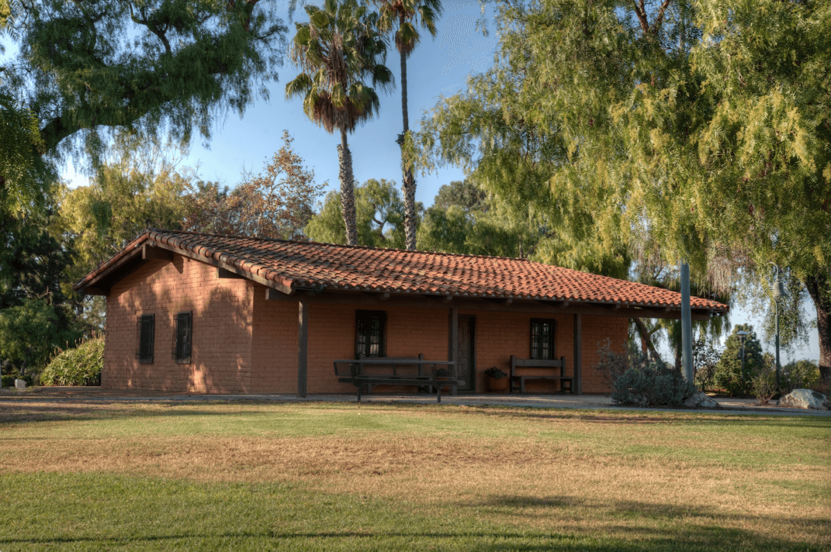 The Diego Sepúlveda Adobe, a California Historical Landmark in Costa Mesa, Calif., on Nov. 3, 2013. (Pelle68/Wikimedia Commons [CC BY-SA 3.0 (https://creativecommons.org/licenses/by-sa/3.0/deed.en)])