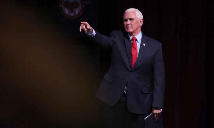 Political Fight Between Trump and Pence in Arizona’s US Senate Race