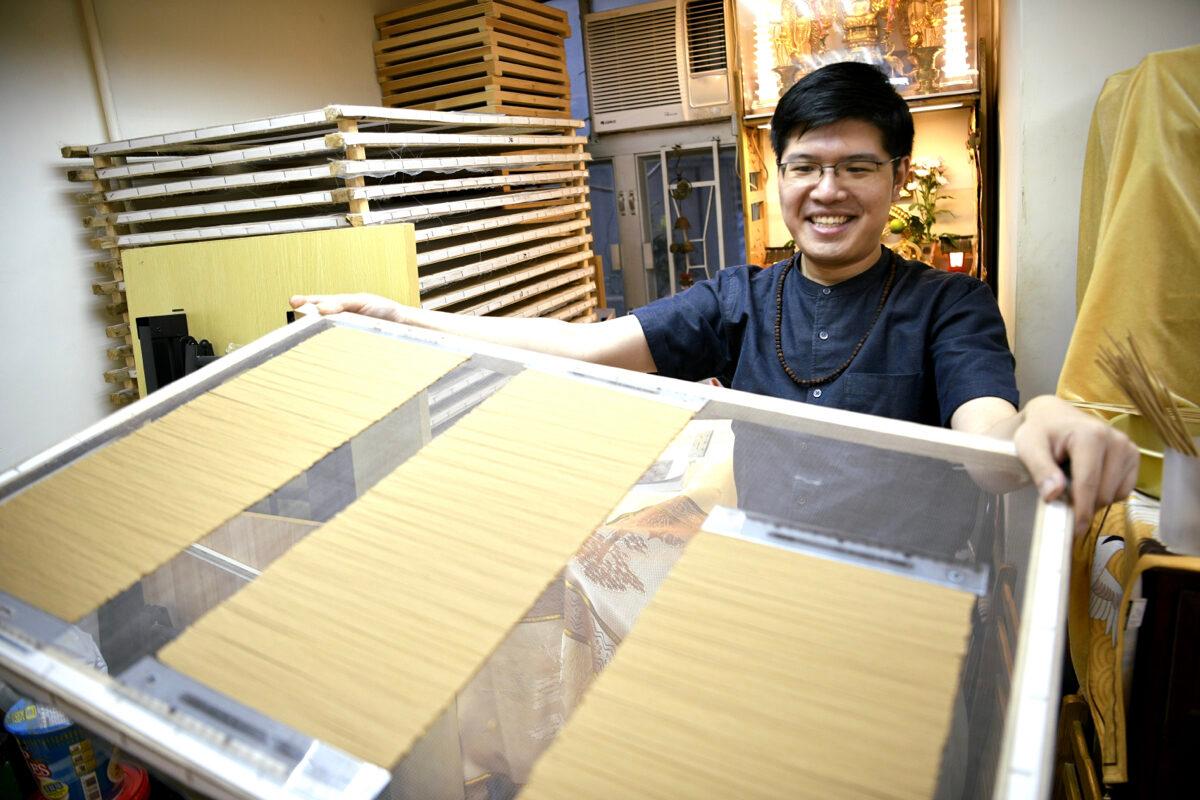 The freshly made incense needs to be dried for about two to three days. July 14, 2022. (Hui Tat/The Epoch Times)