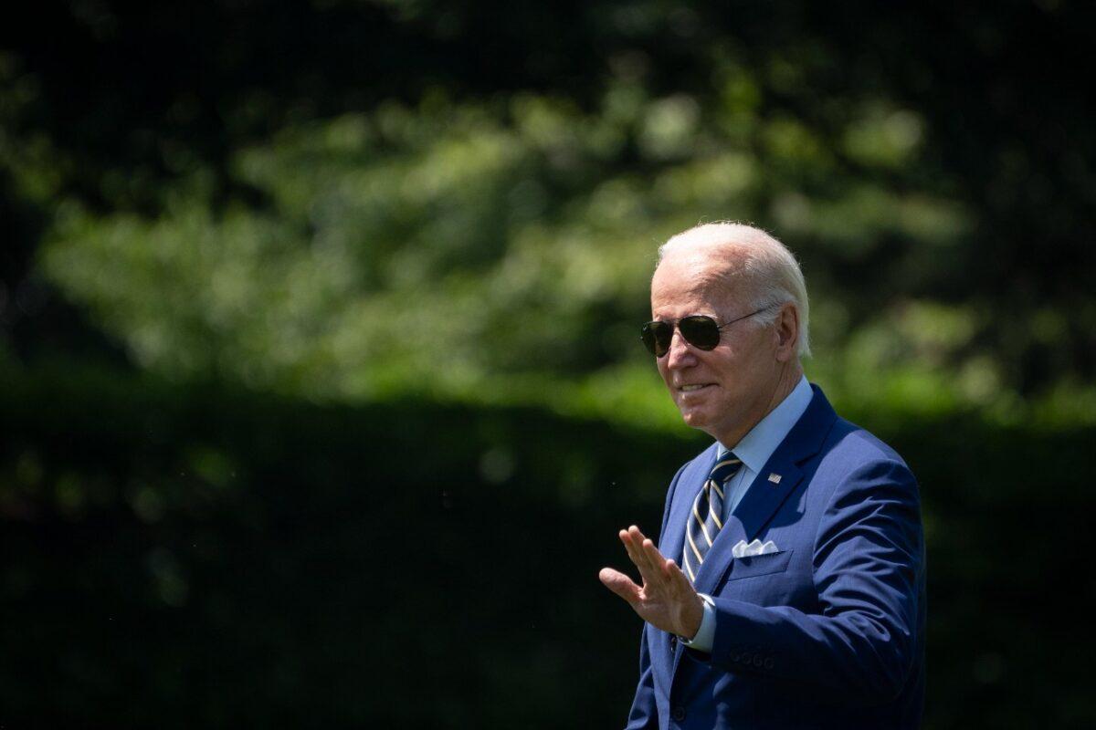 President Joe Biden waves as he walks to Marine One on the South Lawn of the White House on July 20, 2022. (Drew Angerer/Getty Images)