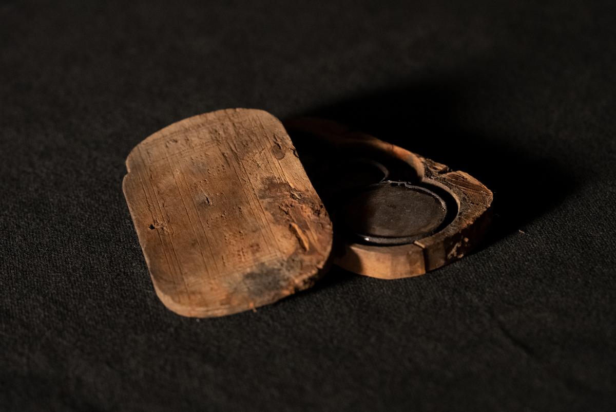 Glasses in their original wooden case found aboard Gloucester. (Courtesy of University of East Anglia)
