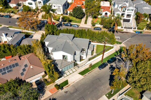 A single-family house in West Los Angeles that sold for $4.3 million. (Courtesy of Carian Slepian, International Property Realtor in CA)