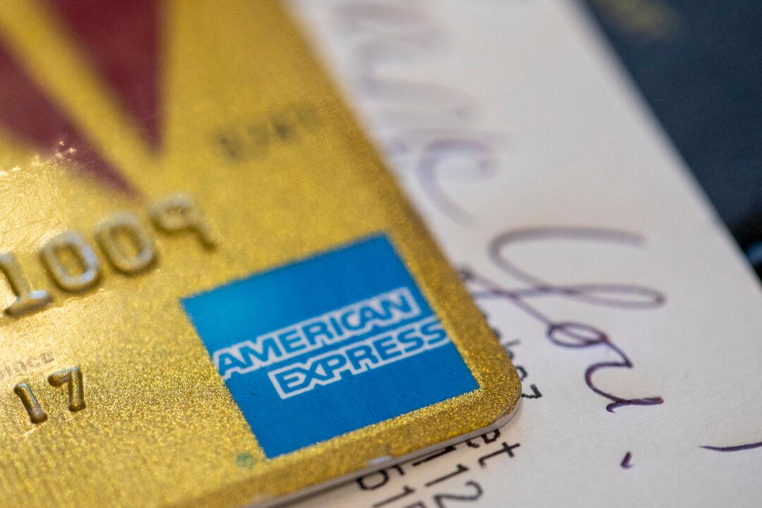 American Express Sees ‘Mixed Signals’ in Economy but Consumer Spending Still Strong