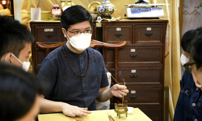 Incense and Cultural Conservation: A Heart-Warming Gen-Y Experiment Turned Into Cultural Inheritance