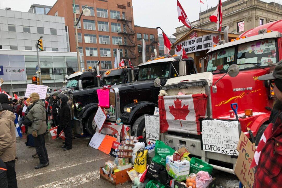 Ontario Councillor Reprimanded, Had Pay Suspended for Participating in Freedom Convoy Protest