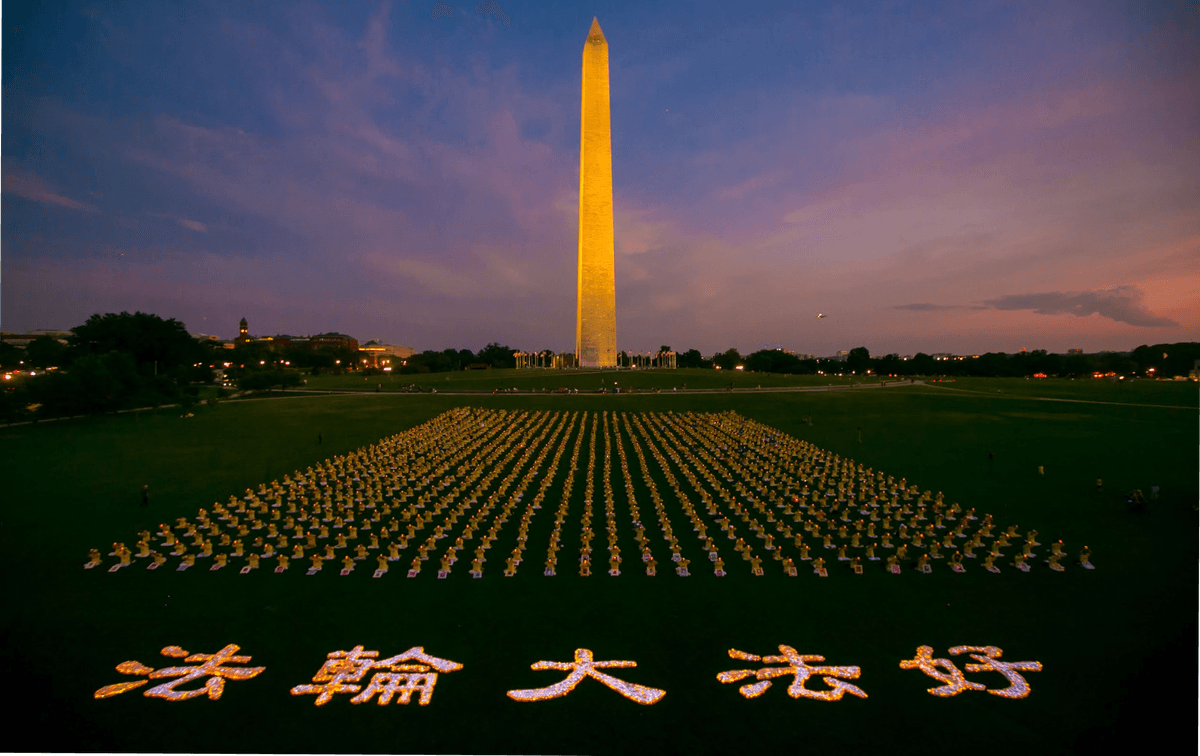 Over a thousand Falun Gong practitioners hold a candlelight vigil at the Washington Monument on July 21, 2022. (Lisa Fan/The Epoch Times)