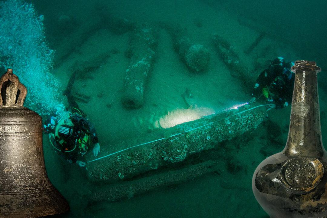 Divers Find 1600s Warship Wreck That Carried King James II, Revealing Cannons, Wine Bottles, Other Artifacts