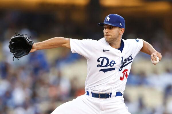 Tyler Anderson #31 of the Los Angeles Dodgers pitches against the San Francisco Giants during the first inning at Dodger Stadium, in Los Angeles, on July 22, 2022. (Michael Owens/Getty Images)