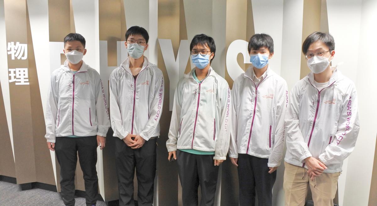 Hong Kong Students Win Medals at Mathematics and Physics Olympiads