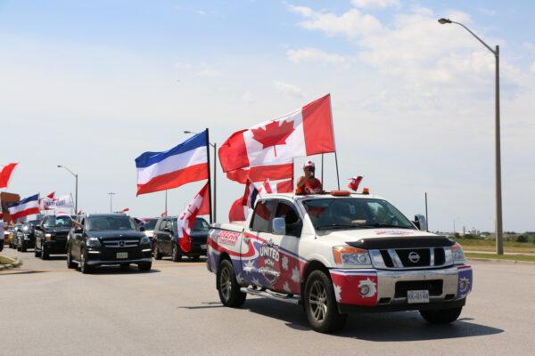 Convoys from across the Greater Toronto Area gather in Vaughan, Ont., to support farmers in the Netherlands who are protesting against the government's climate change policies, on July 23, 2022. (Annika Wang/The Epoch Times)