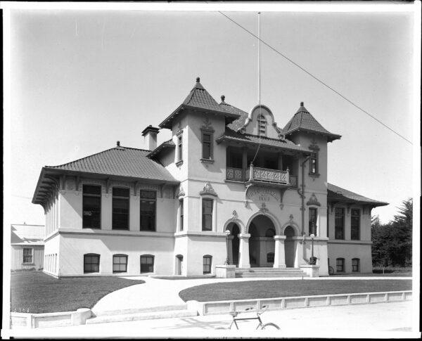Exterior view of the Santa Ana Public Library ca. 1910, to which the city's founder, William Spurgeon, donated for its early operation. (Public Domain)