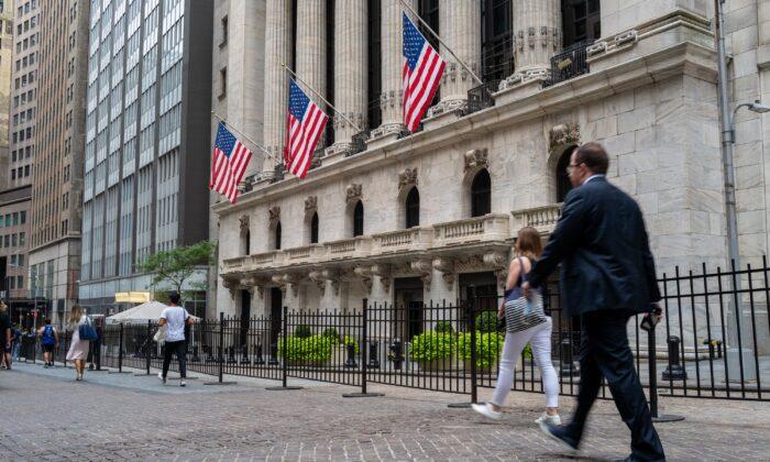 Stocks Closing Mixed; Investors Brace for Fed Meeting