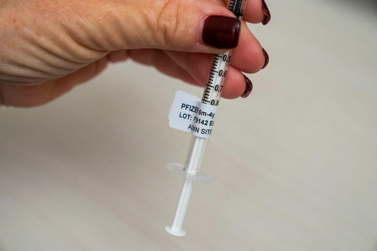 A nurse holds a syringe that contains a dose of the Pfizer COVID-19 vaccine for children under age five at UW Medical Center - Roosevelt in Seattle, Wash., on June 21, 2022.David Ryder/Getty Images)