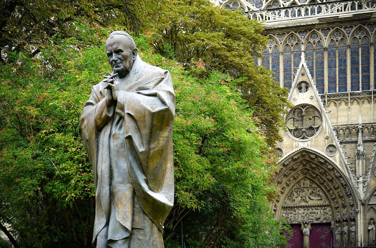 Statue of Pope John Paul II near the Notre Dame Cathedral in Paris. (Dmitry Eliuseev/CC BY 2.0)
