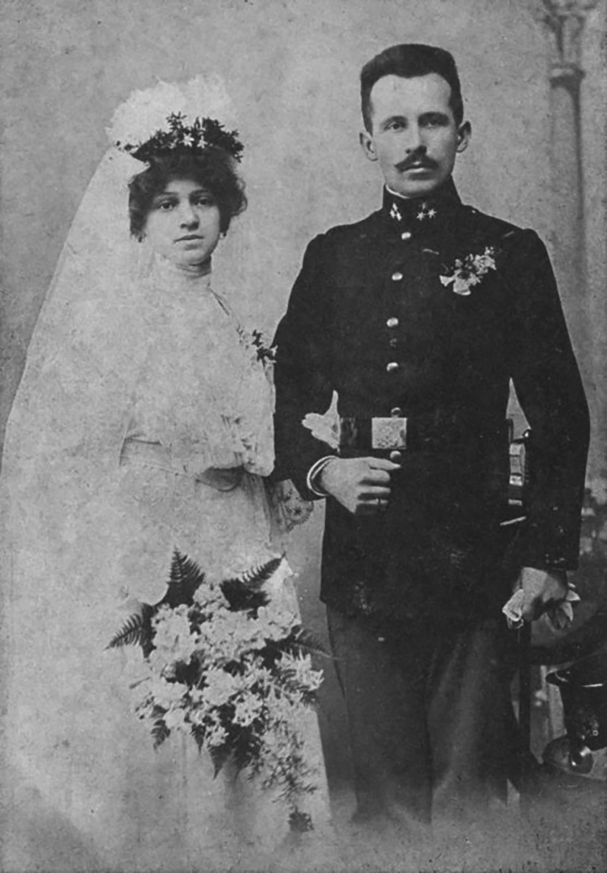 Wedding photograph of Emilia and Karol Wojtyla, parents of Pope John Paul II, circa 1903–1906. (Public Domain)