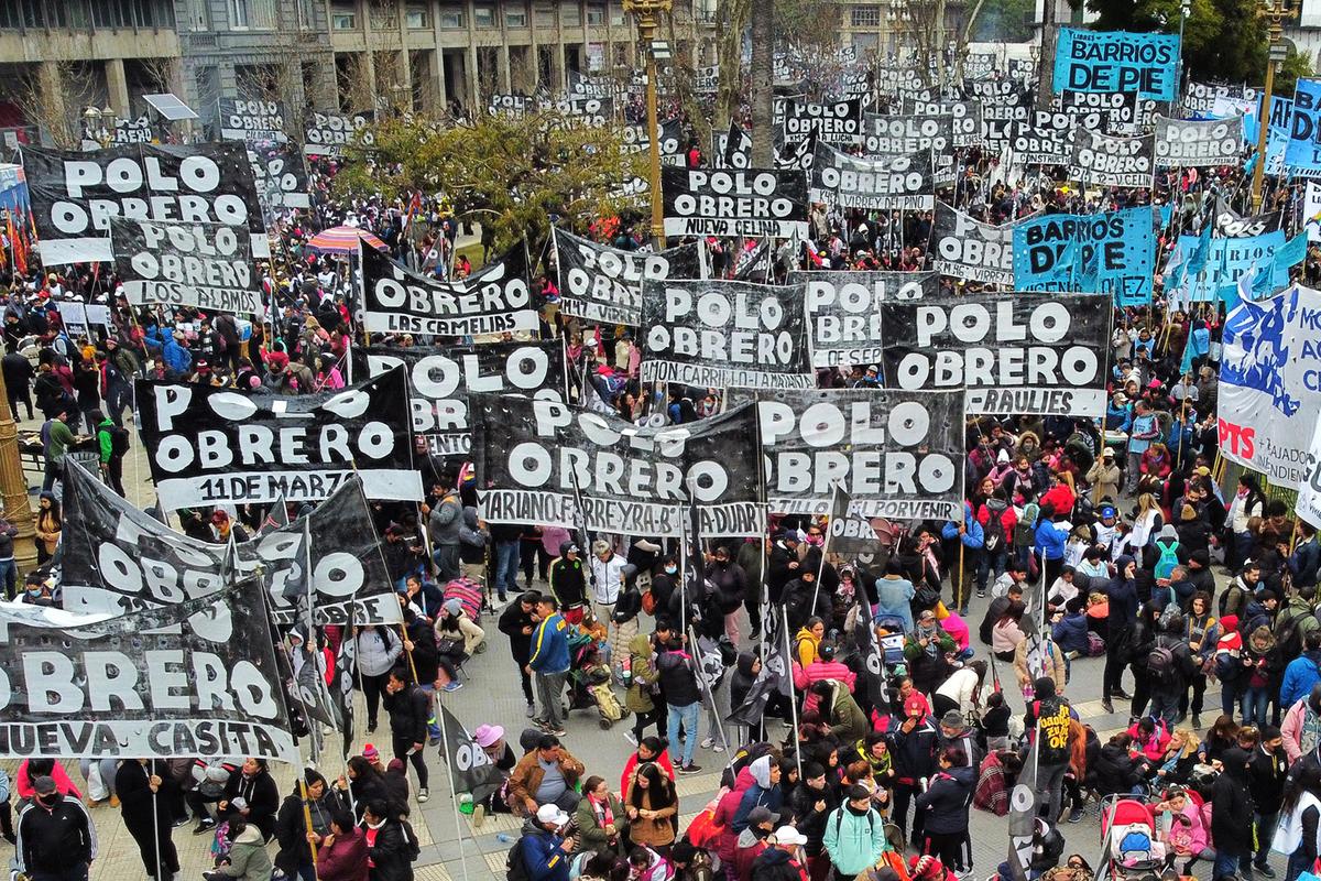 Protests in Argentina Continue as Officials Resign Amid Food Rationing and Looting