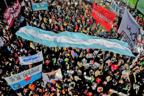 Aerial view of members of social and trade union organizations protesting on July 20, 2022, in Buenos Aires. (Luis Robayo/AFP via Getty Images)