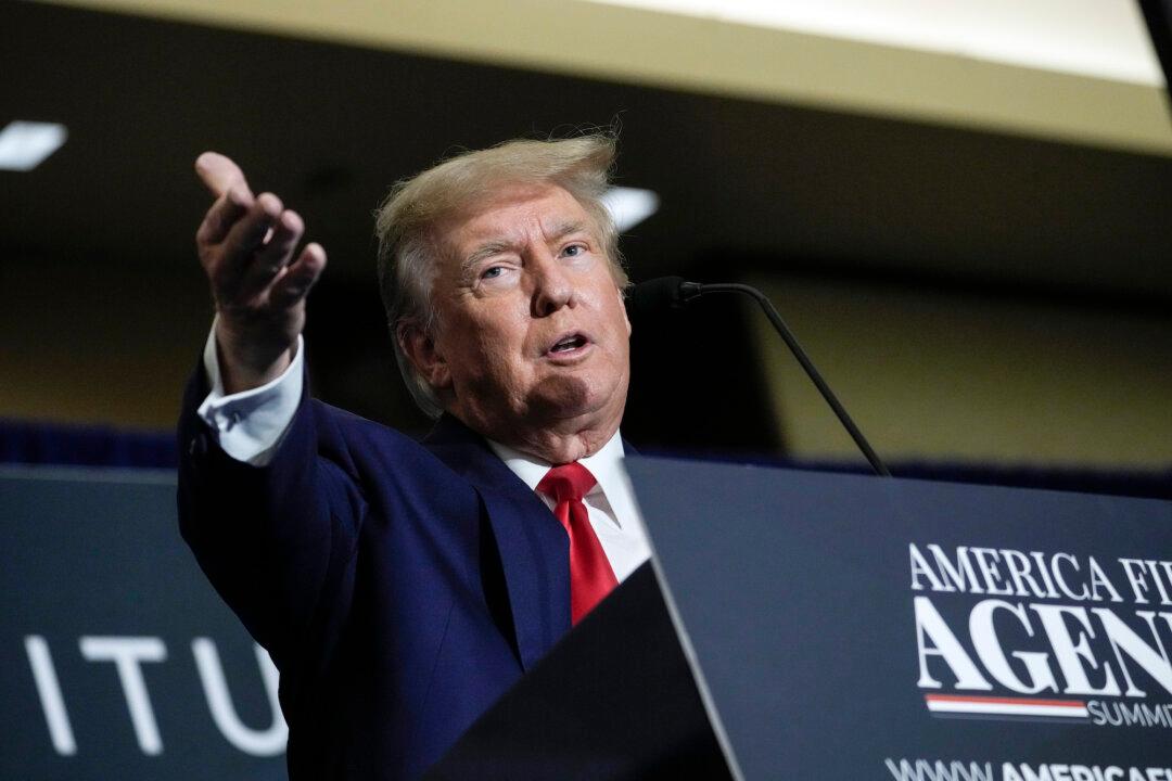 2020 Election Investigator Gets ‘Surprise’ During Trump Rally