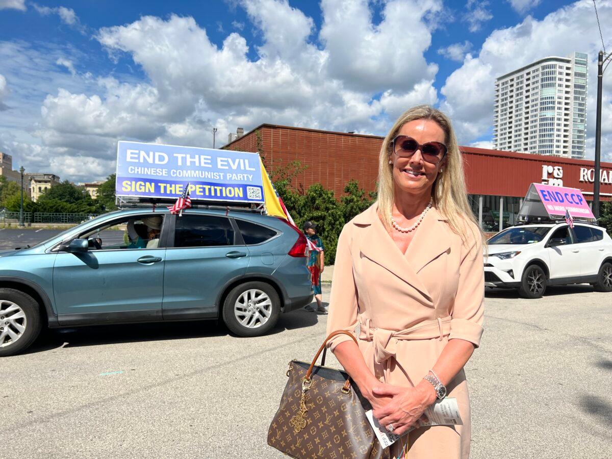 Restaurant owner and entrepreneur Katie Forester welcomes the fourth EndCCP Tour convoy in Milwaukee, Wis., on July 26, 2022. (Sarah Lu/Epoch Times)