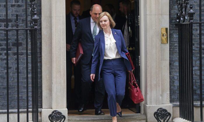 Liz Truss Gets Major Endorsement From Defence Secretary in Leadership Race