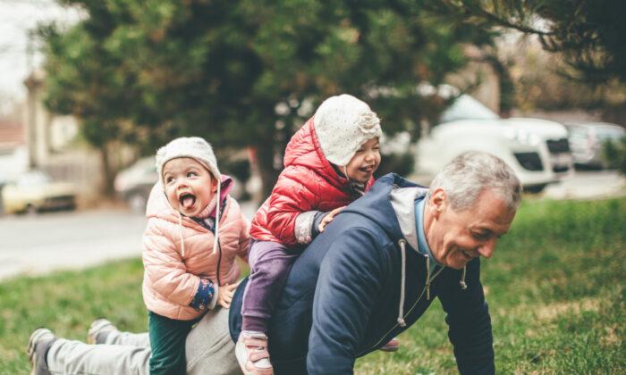 4 Ways For Fathers to Cope With Aging