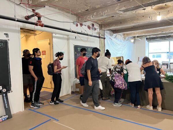 College freshmen are waiting in line to pick up recycled room essentials in New York City at the Grad Bag event on July 28, 2022. (Madalina Vasiliu/The Epoch Times)