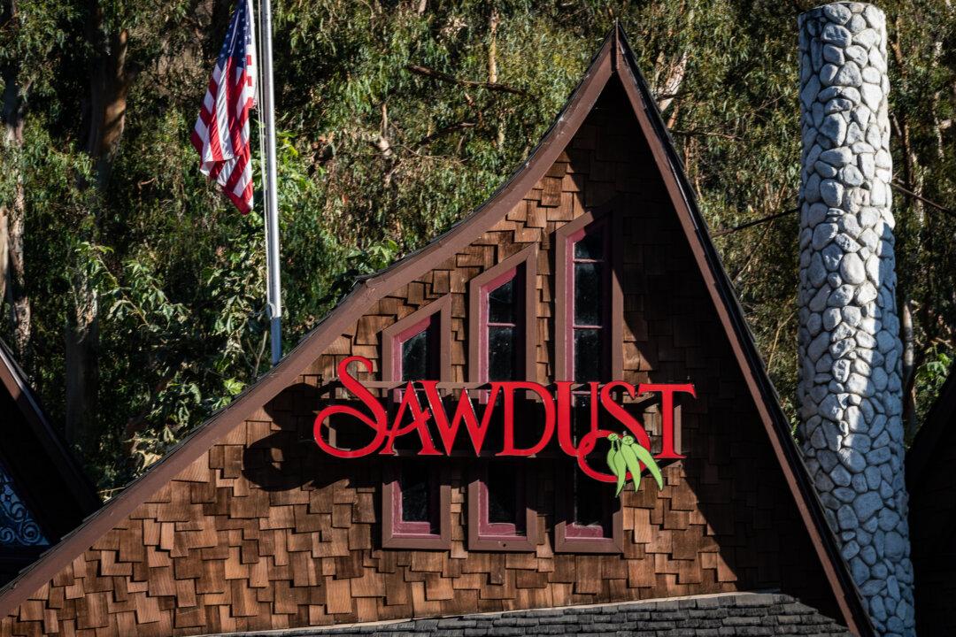 Laguna Beach’s Art Festivals Drawing Large Crowds This Summer