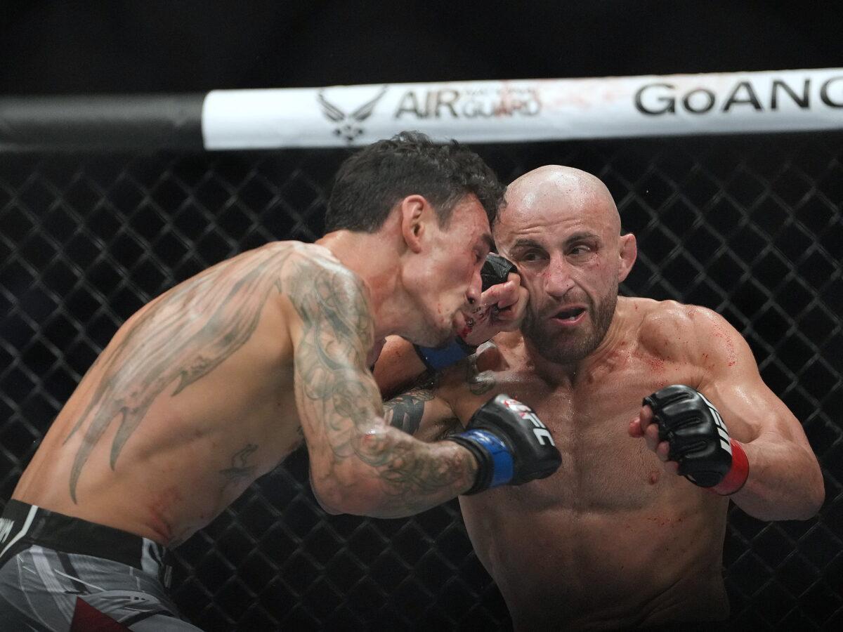 Alexander Volkanovski (red gloves) and Max Holloway (blue gloves) fight in a bout during UFC 276 at T-Mobile Arena in Las Vegas on July 2, 2022. (Stephen R. Sylvanie/USA TODAY Sports via Reuters)