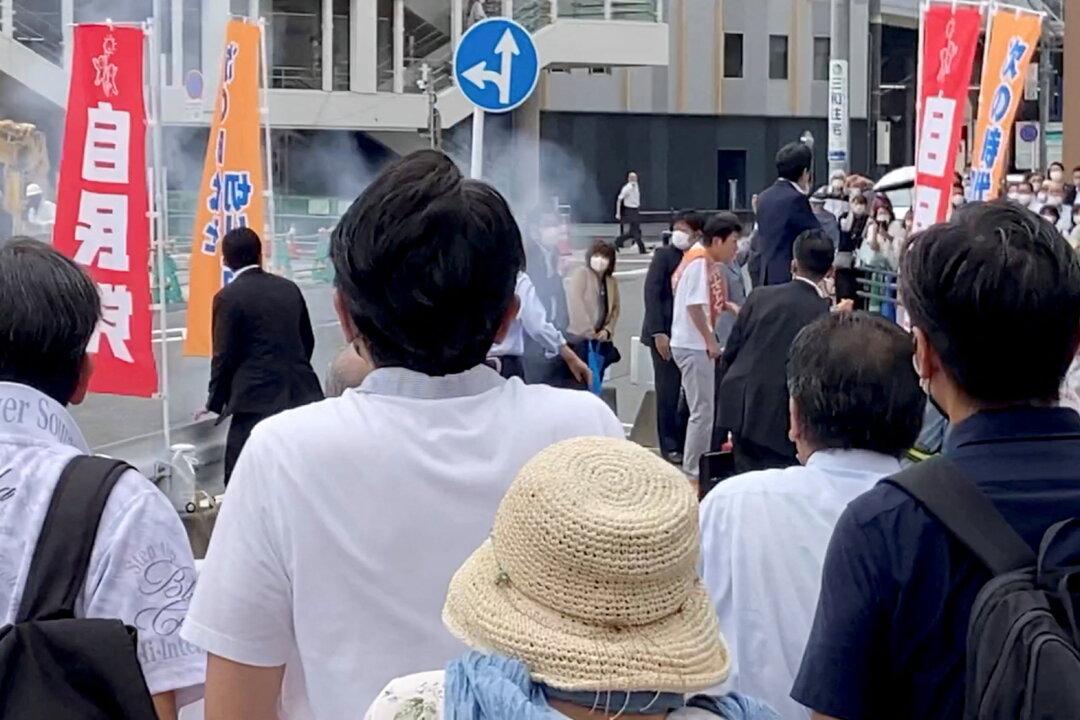 The 2.5 Seconds of Security Lapses That Sealed Shinzo Abe’s Fate