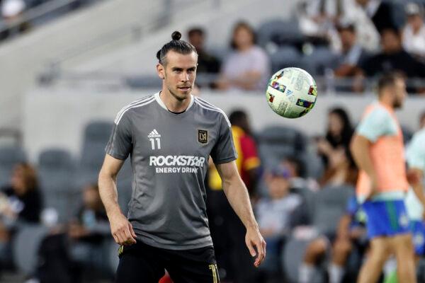 Los Angeles FC forward Gareth Bale warms up prior to the team's MLS soccer match against the Seattle Sounders on Friday, July 29, 2022, in Los Angeles. (AP Photo/Ringo H.W. Chiu)