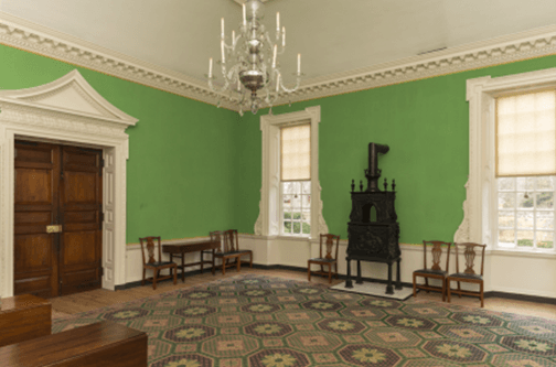 As the evening progressed during Palace receptions in the ballroom, the doors would open into the supper room, an English term for a place of late-night dining. The room is bathed in bright green and a Chinese decorative element has been introduced with the curved pagoda pediments. (The Colonial Williamsburg Foundation)