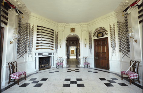 The entry hall is often where guests would wait until the governor was ready to receive them. It is powerfully decorated with muskets, pistols, and swords, conveying the might of the crown in the colony. (J.H. Smith/Cartio)